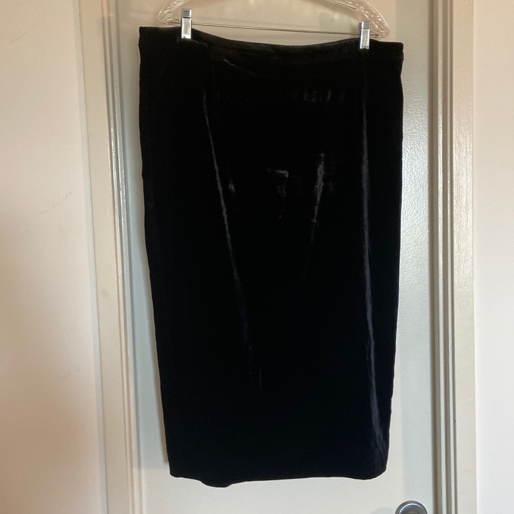 Boden black velvet skirt size 16
